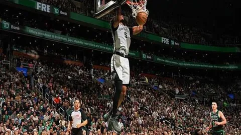 2025年体育界经典瞬间回顾：人民日报独家报道